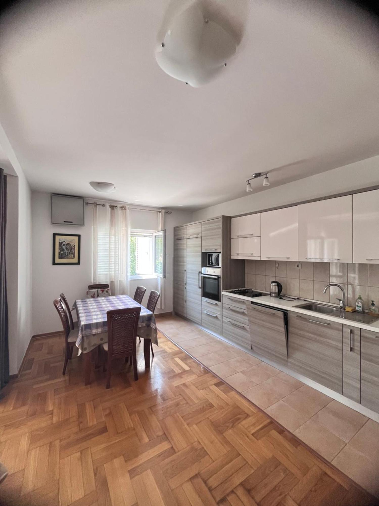Apartment Belani, Own Parking Tivat Eksteriør bilde